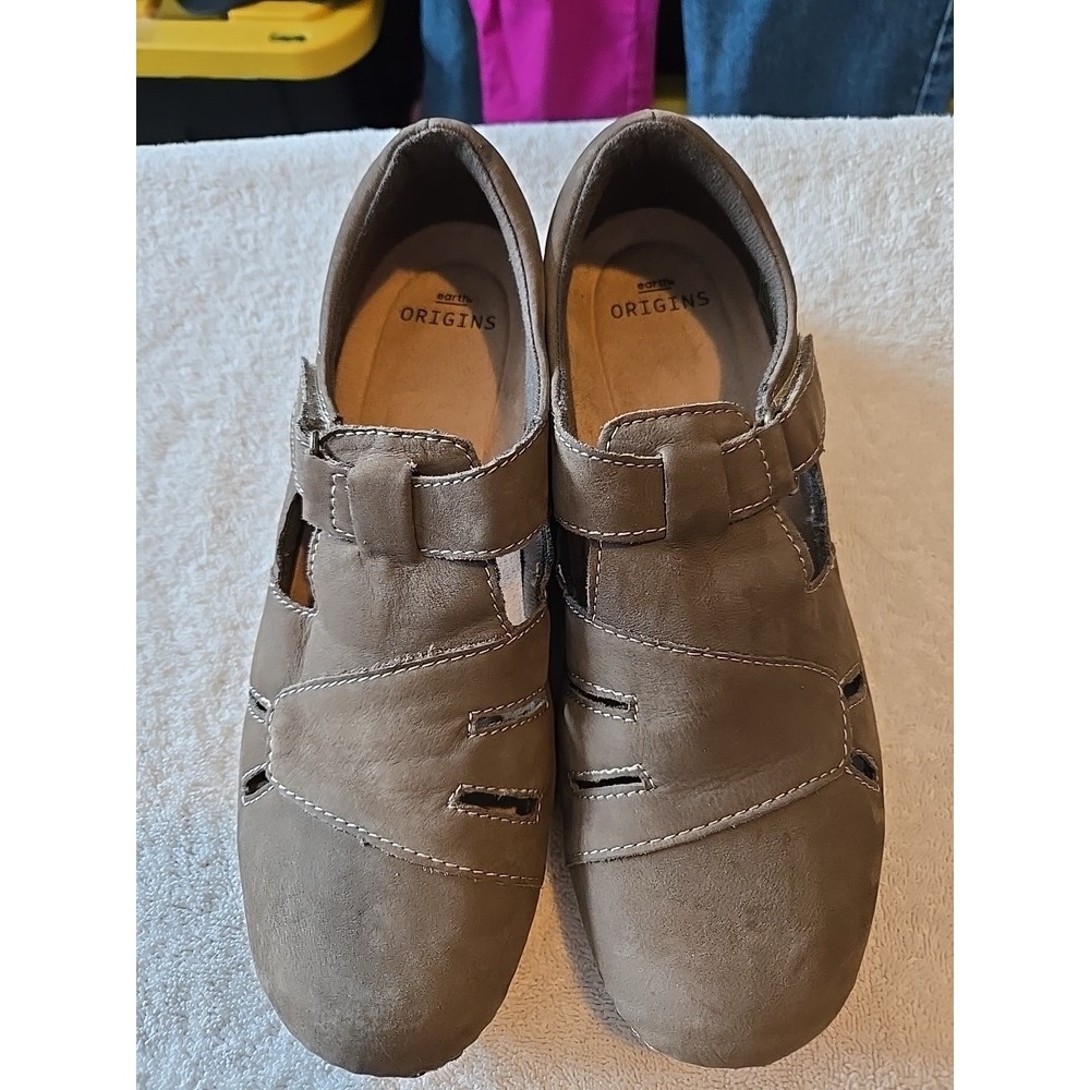 Earth Origins Womans Suede Shoes Size 9W light Brown Adjustable Strape